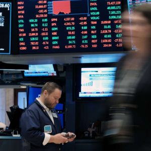 NY: Índices aprofundam queda e vão às mínimas do dia, com escalada no conflito Rússia-Ucrânia no foco