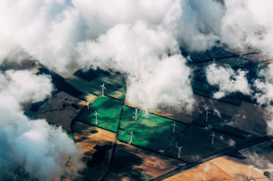Campo de usinas eólicas, energia renovável, tecnologia verde