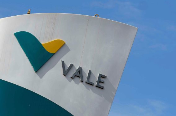 Foto de uma instalação da mineradora Vale (VALE3). A matéria descreve os dividendos de Vale e de Gerdau (GGBR4)