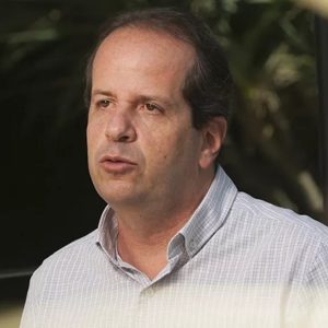 Riscos em alta ampliam deterioração dos ativos