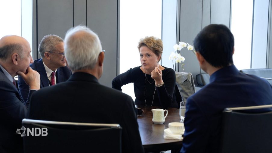 Dilma começa mandato à frente do banco do Brics na China