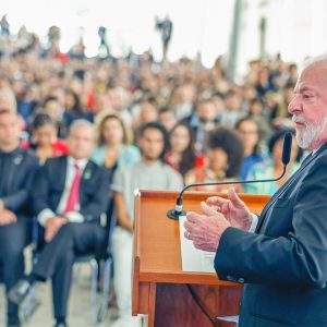 Viagem de Lula à China pode definir acordo para comércio sem uso do dólar