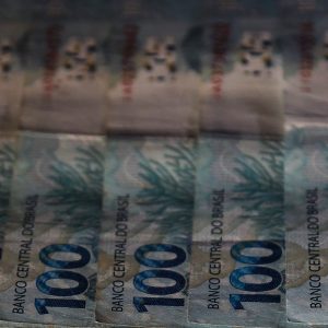 Imagem mostra notas de R$ 100