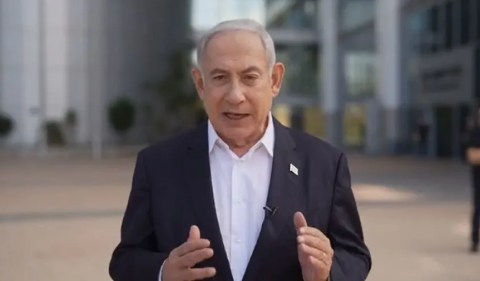 Primeiro ministro Benjamin Netanyahu fala em vídeo aos israelenses após ataques do Hamas — Foto: Reprodução
