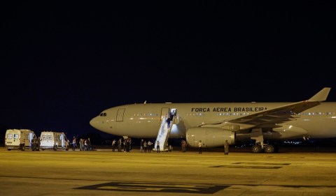Avião da FAB aterrissa na Base Aérea de Brasília (DF) após repatriação de brasileiros do conflito Israel-Hamas. Foto: Joédson Alves/Agência Brasil