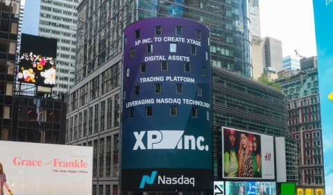 Anúncio da XP (XPBR31) no prédio da Nasdaq, nos Estados Unidos. Foto: Divulgação/XP