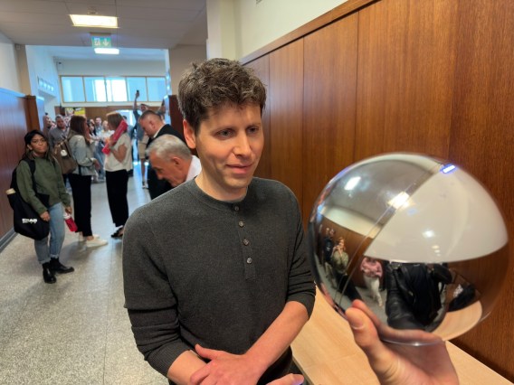 Foto mostra Sam Altman, CEO da OpenAI, em imagem retirada de sua conta na Rede social X