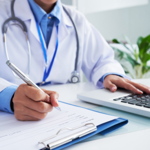 Para quem busca saber como declarar plano de saúde no imposto de renda, o principal é coletar todos os documentos necessários. Foto: Freepik.