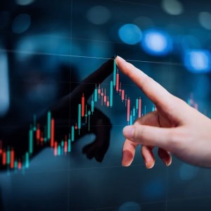 Bolsa de valores ou títulos de renda fixa: há ao menos sete empresas, com excelente gestão, com ações baratas na B3