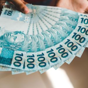Quanto você perde se deixar R$ 1 milhão na poupança em vez de aplicar no Tesouro IPCA+?