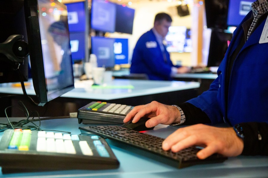 Wall Street em queda livre: temor de tarifas e recessão derrubam bolsas de NY
