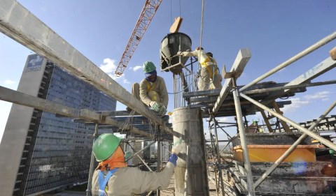 Trabalhadores da construção civil. Foto: José Paulo Lacerda/CNI