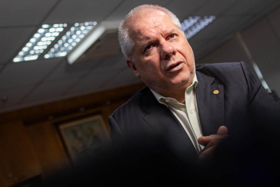 Presidente do INSS é afastado em operação que investiga R$ 6,3 bilhões em fraudes