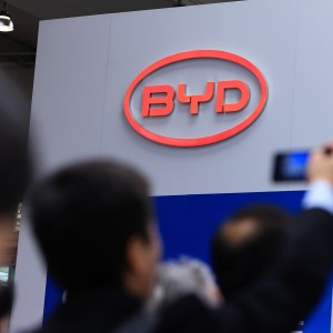 Lucro da BYD dispara 118% e supera Tesla no 1º trimestre