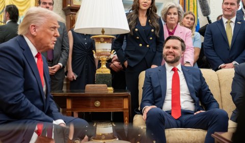 Donald Trump, presidente dos Estados Unidos, e JD Vance, seu vice-presidente, durante reunião na Casa Branca, em Washington, Distrito de Columbia, nos Estados Unidos Foto: Casa Branca