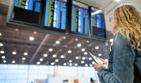 Viajar para Europa em meio ao apagão elétrico requer atenção a atrasos e cancelamentos de voos; saiba quais são os direitos dos viajantes - (Foto: Getty Images)